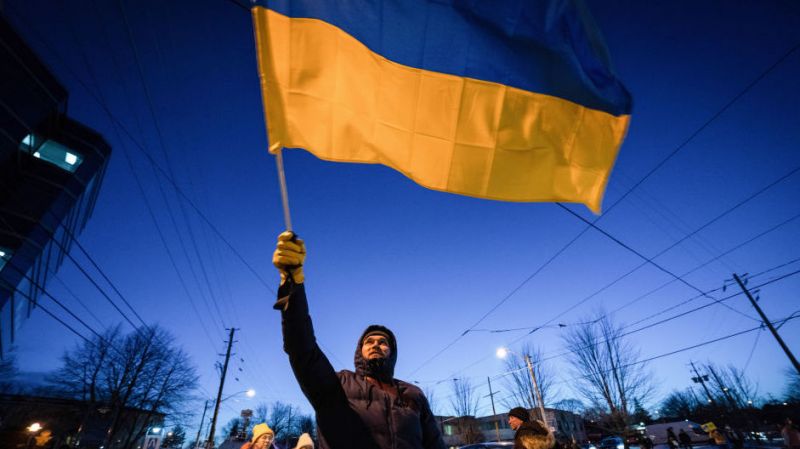 TORONTO, CANADA - 2022/02/25: A protester is seen holding a Ukrainian flag on the streets during a rally against the Russian invasion of Ukraine. The Ukrainian Canadian Congress (Toronto Branch) organised a "Stand with Ukraine" Emergency Rally at the Ukrainian Consulate in Toronto. 