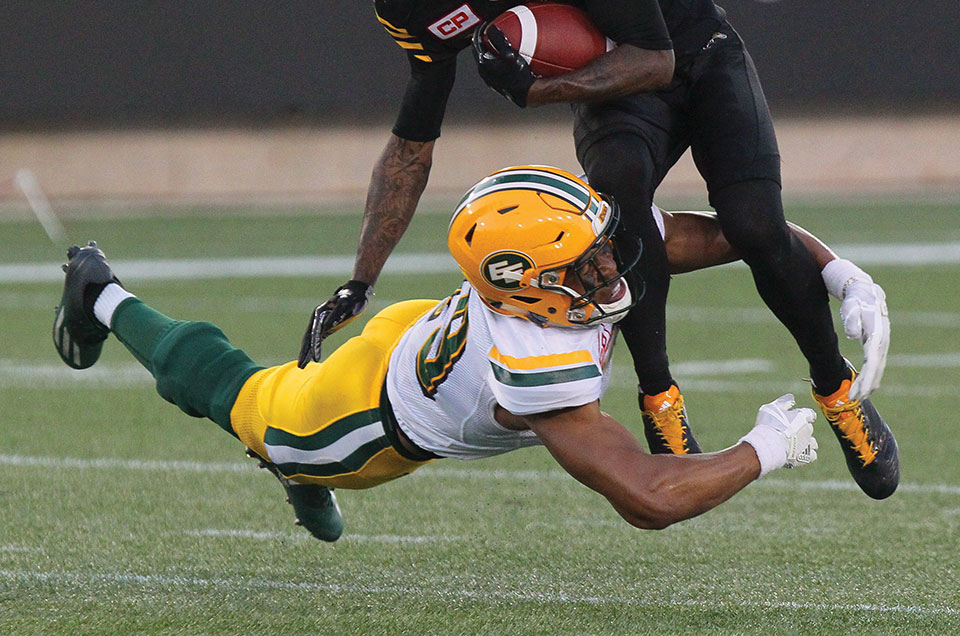 Andrew Lue, with the Edmonton Eskimos, dives to tackle an opposing player in 2017.