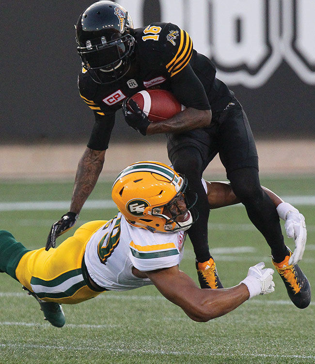 Andrew Lue, with the Edmonton Eskimos, dives to tackle an opposing player in 2017.